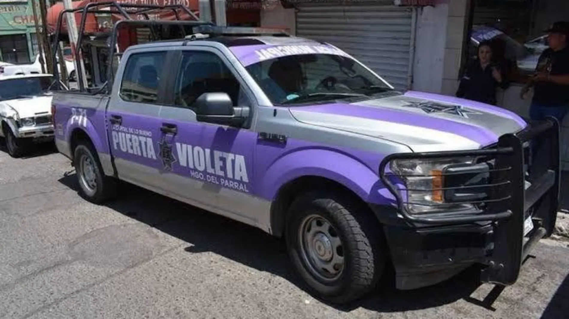 Puerta violeta